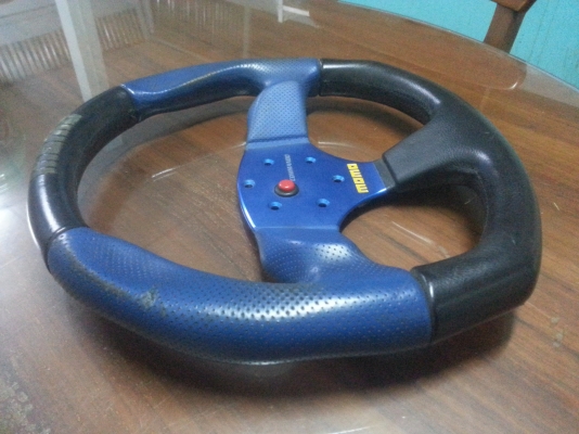 ขายพวงมาลัย momo  commando  แท้