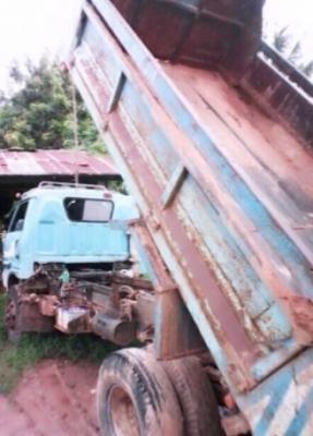 ISUZU KS 22 - 155 HP 4HL1 หกล้อดั๊มพ์ กระบะดั๊มพ์เหล็ก 5 ตันความยาว 3.60 เมตรพร้อมบรรทุกหนักพรัอมใช้งานได้เลย เครื่องยนต์ 155 แรงวางเครื่องใหม่แจ้งลงเล่มครบถูกต้อง ภายในเก๋งคอนโซลครบ พวงมาลัยธรรมดา ช่วงล่างใหญ่แน่นดีคัชซีไม่บวม ติด F หน้าหลังครบ ยาง 8.25