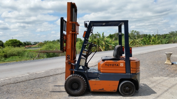 ขายด่วนรถยก TOYOTA 5FGยก1.5ตันเสาสูง3เมตรสไลย์ได้รถนอกนำเข้ายังไม่เคยใช้งานในเมืองไทยเลย=รุ่นใหม่ขายถูกๆๆ