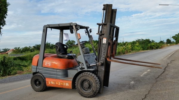 ขายด่วนรถยก TOYOTA 6FGยก2.5ตันเสาสูง3เมตรยางตันหน้าหลังรถนอกนำเข้ายังไม่เคยใช้งานในเมืองไทยเลย=รุ่นใหม่ขายถูกๆๆ