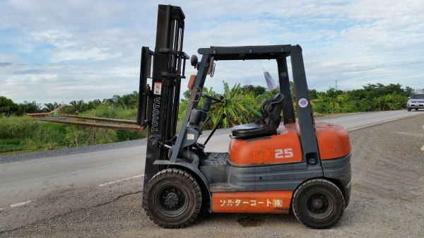 ขายด่วนรถยก TOYOTA 6FGยก2.5ตันเสาสูง3เมตรยางตันหน้าหลังรถนอกนำเข้ายังไม่เคยใช้งานในเมืองไทยเลย=รุ่นใหม่ขายถูกๆๆ