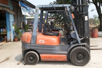 ขายด่วนรถยก TOYOTA 6FGยก2.5ตันเสาสูง3เมตรยางตันหน้าหลังรถนอกนำเข้ายังไม่เคยใช้งานในเมืองไทยเลย=รุ่นใหม่ขายถูกๆๆ