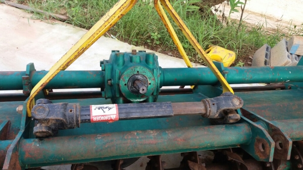 ขายโล 2.2 เมตรพร้อมยอยราคาเบาๆครับใส่รถไถ50แรงขึ้นไปครับ