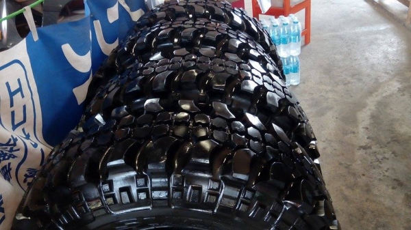 ... ขายตะขาบ 35-10.5R15 สวยๆ ครับ ...