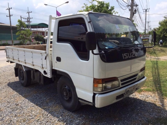 ขายรถบรรทุก 4 ล้อ รุ่น NKR เครื่อง 100 แรง มีพวงมาลัยเพาเวอร์ แอร์เย็น กระจกไฟฟ้า