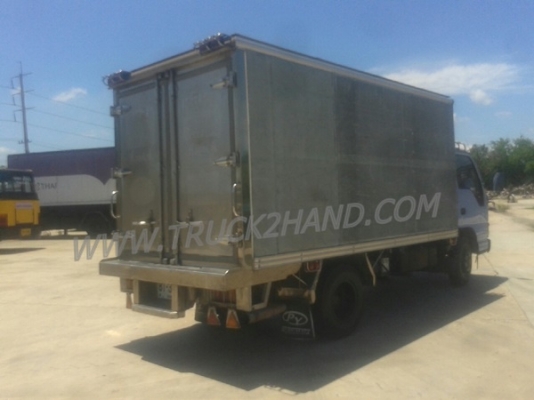 ISUZU  NPR  6 ล้อ  บรรทุกตู้เย็น  120  แรงม้า ตู้ 3 ประตู