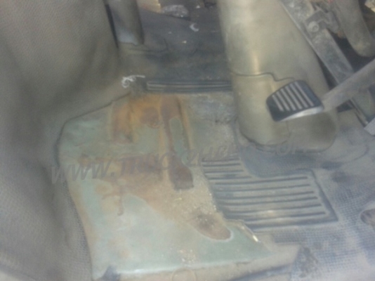 ISUZU  NPR  6 ล้อ  บรรทุกตู้เย็น  120  แรงม้า ตู้ 3 ประตู