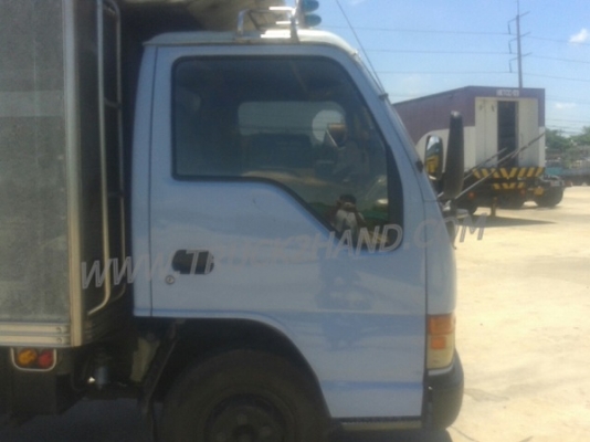 ISUZU  NPR  6 ล้อ  บรรทุกตู้เย็น  120  แรงม้า ตู้ 3 ประตู