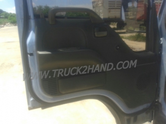 ISUZU  NPR  6 ล้อ  บรรทุกตู้เย็น  120  แรงม้า ตู้ 3 ประตู