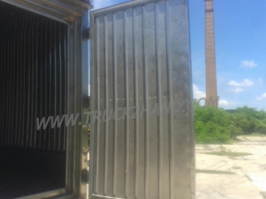 ISUZU  NPR  6 ล้อ  บรรทุกตู้เย็น  120  แรงม้า ตู้ 3 ประตู