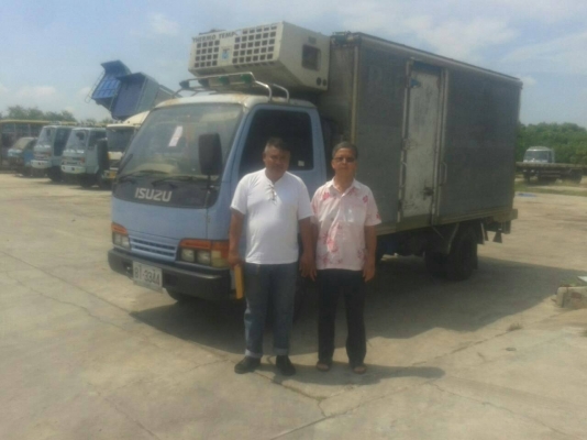 ISUZU  NPR  6 ล้อ  บรรทุกตู้เย็น  120  แรงม้า ตู้ 3 ประตู