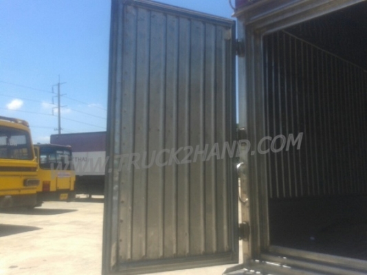 ISUZU  NPR  6 ล้อ  บรรทุกตู้เย็น  120  แรงม้า ตู้ 3 ประตู