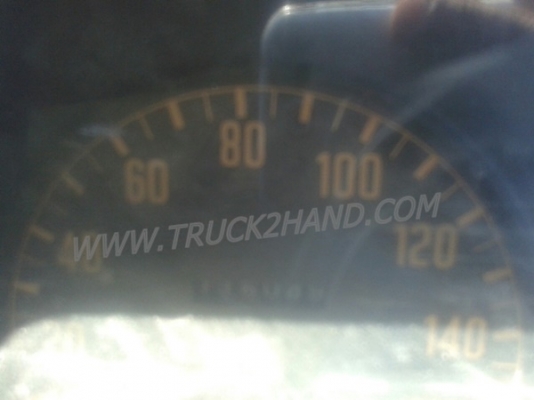 ISUZU  NPR  6 ล้อ  บรรทุกตู้เย็น  120  แรงม้า ตู้ 3 ประตู