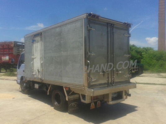 ISUZU  NPR  6 ล้อ  บรรทุกตู้เย็น  120  แรงม้า ตู้ 3 ประตู