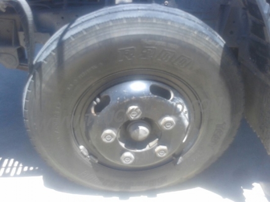 ISUZU  NPR  6 ล้อ  บรรทุกตู้เย็น  120  แรงม้า ตู้ 3 ประตู