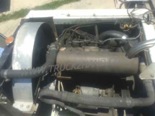 ISUZU  NPR  6 ล้อ  บรรทุกตู้เย็น  120  แรงม้า ตู้ 3 ประตู