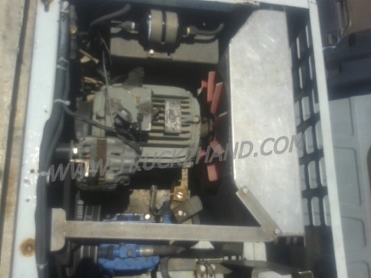 ISUZU  NPR  6 ล้อ  บรรทุกตู้เย็น  120  แรงม้า ตู้ 3 ประตู