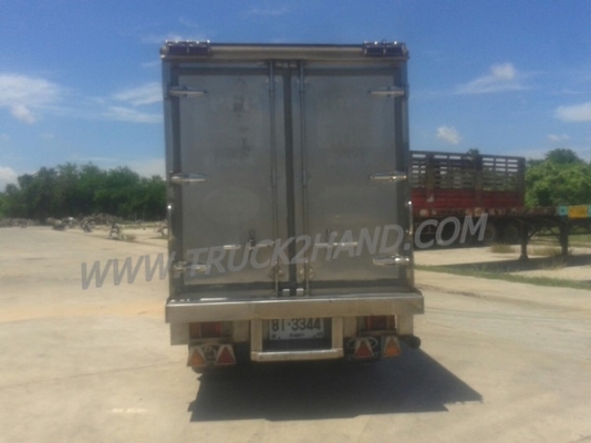ISUZU  NPR  6 ล้อ  บรรทุกตู้เย็น  120  แรงม้า ตู้ 3 ประตู