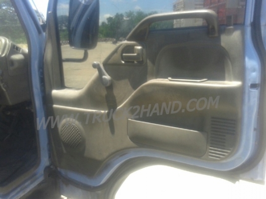 ISUZU  NPR  6 ล้อ  บรรทุกตู้เย็น  120  แรงม้า ตู้ 3 ประตู