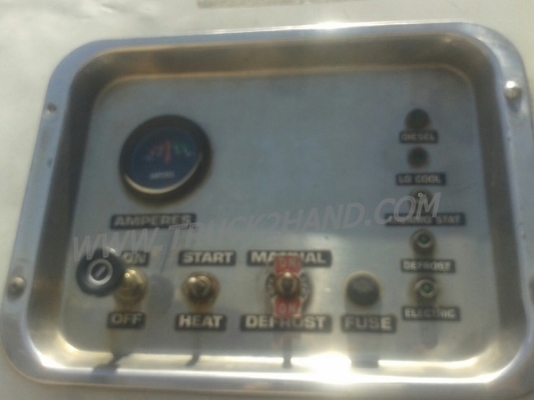 ISUZU  NPR  6 ล้อ  บรรทุกตู้เย็น  120  แรงม้า ตู้ 3 ประตู