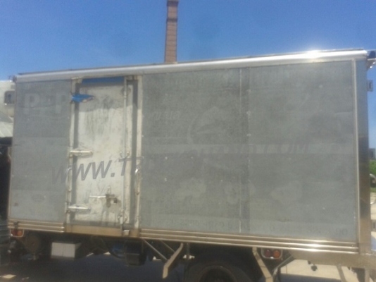 ISUZU  NPR  6 ล้อ  บรรทุกตู้เย็น  120  แรงม้า ตู้ 3 ประตู