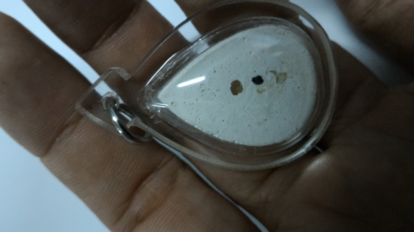 หลวงปู่ดู่ พรหมปัญโญ พระจักรพรรดิ์ หลังพระธาตุ พระธาตุแก้วผลึกกำลังขึ้น มารับไปสวดมนต์ หลวงปู่ดู่ พรหมปัญโญ พระจักรพรรดิ์ หลังพระธาตุ พระธาตุแก้วผลึกกำลังขึ้น มารับไปสวดมนต์