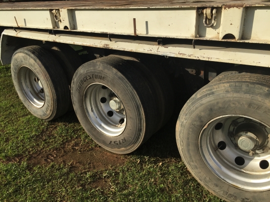 ขายดาวน์...10ล้อหัวลา..360แรง ปี56 รถสวย ไมล์203977กิโล..รถเดิมไม่มีชน ไม่แกะ