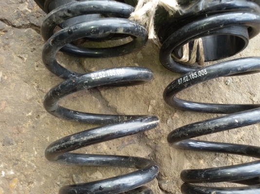 ขายสปริงแต่งกับที่ปรับสตัทเกลียวสภาพสวยๆไม่ทราบรุ่น