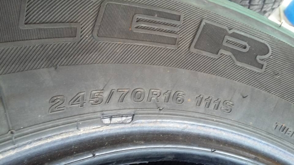 ขายยาง 245/70/16 ปี 15 ราคา 3000