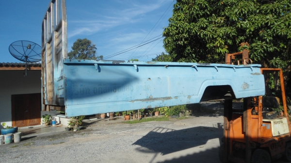 ขายครับกะบะเลส 4 ล้อกลางสภาพสวยครับ เป็นของโตโยต้า ครับแต่   ใส่รุ่นอื่นใด้นะครับ