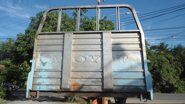 ขายครับกะบะเลส 4 ล้อกลางสภาพสวยครับ เป็นของโตโยต้า ครับแต่   ใส่รุ่นอื่นใด้นะครับ