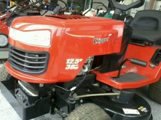 ขายรถตัดหญ้าแบบนั่งขับ 12.5 แรงม้า