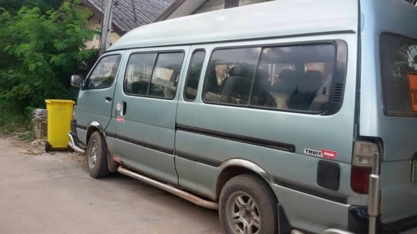 ขายรถตู้หลังคาสูง เครื่องเบนซิน ติดแก๊สLPG สภาพพร้อมใช้งาน เอกสารพร้อมโอน สนใจโทร 090-8588220คุณนะ 093-3258446คุณบิว ID:narong498 หรือเข้าดูสินค้าอื่นๆได้ที่ www.truck.in.th/498 หรือเพจFacebook ณรงค์ ซื้อขายรถมือสอง (เว็บไซต์ส่วนตัว) หรือFacebook ตลาดรถมื