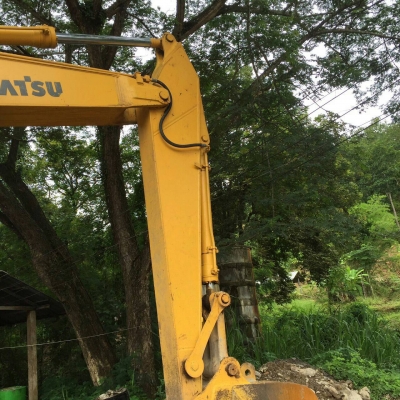 ขายรถแบคโฮ KOMATSU PC200-6 เอกสารเล่มทะเบียน เครื่องคัมมิ้น ราคา 720000