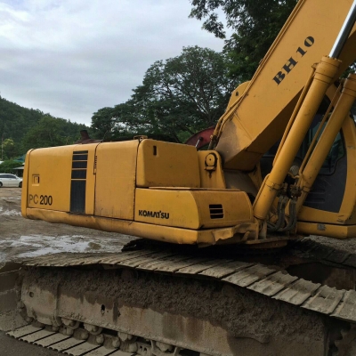 ขายรถแบคโฮ KOMATSU PC200-6 เอกสารเล่มทะเบียน เครื่องคัมมิ้น ราคา 720000