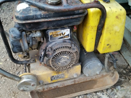 ขาย เครื่องตบดิน อัดดิน แบบเพลท เตารีด สีเหลือง เครื่อง ROBIN 4จังหวะ ขาย เครื่องตบดิน อัดดิน แบบเพลท เตารีด สีเหลือง เครื่อง ROBIN 4จังหวะ