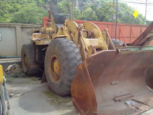 ขายรถตัก950ดั้มเบรกพร้อมใช้ ติดต่อได้ที่คุณ อ๊อฟ พิจิตร 086-737-9991