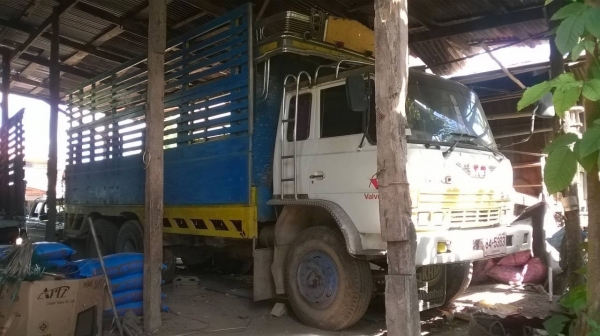 ขาย 10 ล้อ เพลาเดียว HINO KT925 วางหัว SUMO227 เครื่อง EH700 168 แรงม้า ช่วงล่างใหญ่ คัสซีสวย พวงมาลัยพาวเวอร์ ทะเบียนพร้อมโอนครับ