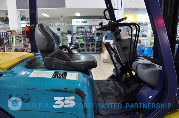 ขายรถโฟล์คลิฟท์มือสอง KOMATSU รุ่น FD35W7  ราคา 470,000 บาท นำเข้าจากประเทศญี่ปุ่น 100\% ไม่เคยใช้งานในประเทศไทย