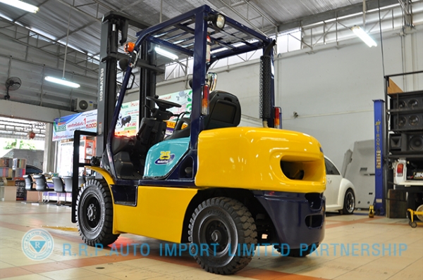 ขายรถโฟล์คลิฟท์มือสอง KOMATSU รุ่น FD35W7  ราคา 470,000 บาท นำเข้าจากประเทศญี่ปุ่น 100\% ไม่เคยใช้งานในประเทศไทย