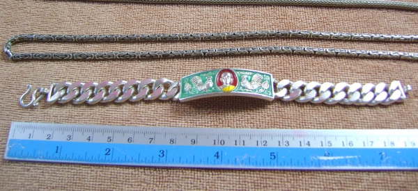 สร้อยคอเงิน และสร้อยข้อมือ