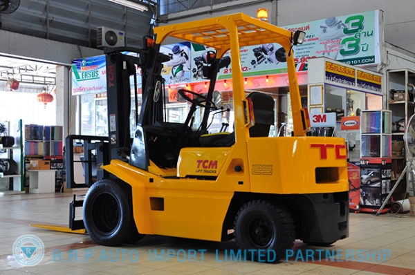 ขายรถโฟล์คลิฟท์มือสอง TCM รุ่น FD25Z2  ราคา 245,000 บาท นำเข้าจากประเทศญี่ปุ่น 100\% ไม่เคยใช้งานในประเทศไทย