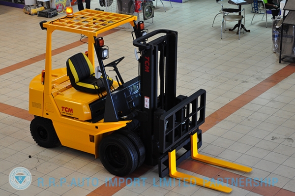 ขายรถโฟล์คลิฟท์มือสอง TCM รุ่น FD25Z2  ราคา 245,000 บาท นำเข้าจากประเทศญี่ปุ่น 100\% ไม่เคยใช้งานในประเทศไทย
