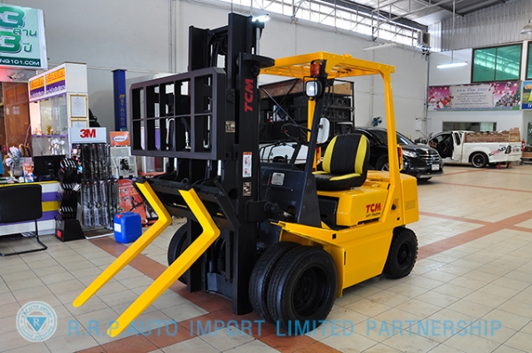 ขายรถโฟล์คลิฟท์มือสอง TCM รุ่น FD25Z2  ราคา 245,000 บาท นำเข้าจากประเทศญี่ปุ่น 100\% ไม่เคยใช้งานในประเทศไทย