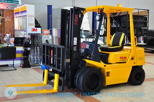 ขายรถโฟล์คลิฟท์มือสอง TCM รุ่น FD25Z2  ราคา 245,000 บาท นำเข้าจากประเทศญี่ปุ่น 100\% ไม่เคยใช้งานในประเทศไทย