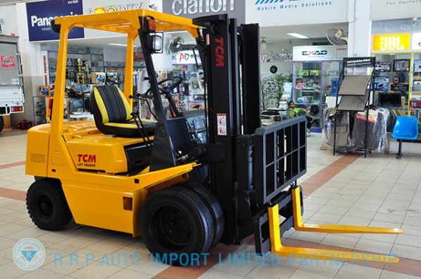 ขายรถโฟล์คลิฟท์มือสอง TCM รุ่น FD25Z2  ราคา 245,000 บาท นำเข้าจากประเทศญี่ปุ่น 100\% ไม่เคยใช้งานในประเทศไทย