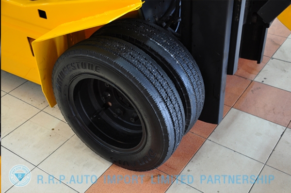 ขายรถโฟล์คลิฟท์มือสอง TCM รุ่น FD25Z2  ราคา 245,000 บาท นำเข้าจากประเทศญี่ปุ่น 100\% ไม่เคยใช้งานในประเทศไทย