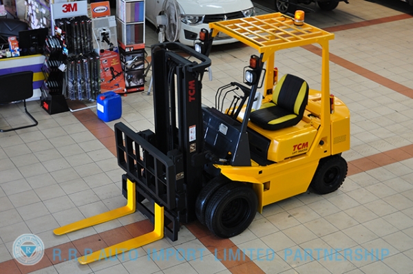 ขายรถโฟล์คลิฟท์มือสอง TCM รุ่น FD25Z2  ราคา 245,000 บาท นำเข้าจากประเทศญี่ปุ่น 100\% ไม่เคยใช้งานในประเทศไทย