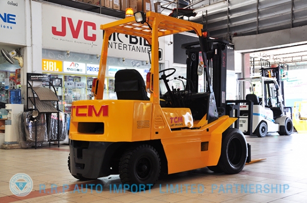 ขายรถโฟล์คลิฟท์มือสอง TCM รุ่น FD25Z2  ราคา 245,000 บาท นำเข้าจากประเทศญี่ปุ่น 100\% ไม่เคยใช้งานในประเทศไทย