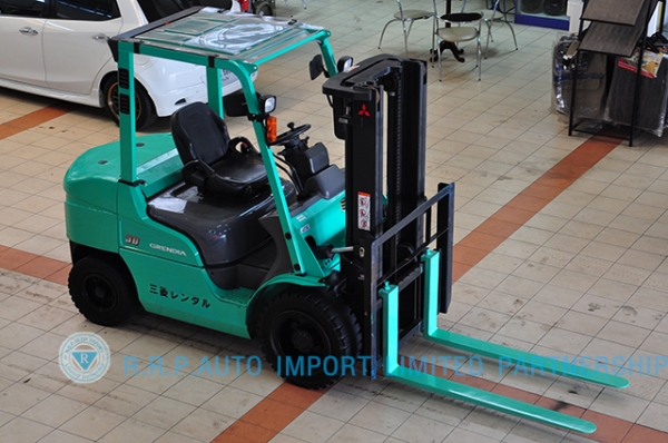 ขายรถโฟล์คลิฟท์มือสอง MITSUBISHI รุ่น FD30T GRENDIA  ราคา 435,000 บาท นำเข้าจากประเทศญี่ปุ่น 100\% ไม่เคยใช้งานในประเทศไทย